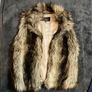 Ci Sono by Cavalini Women's Faux Fur Vest
